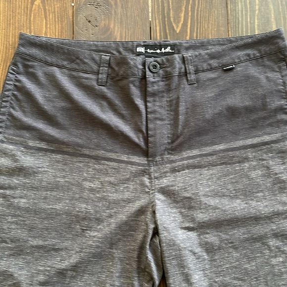 Travis Mathew gray shorts 36 - Picture 2 of 4